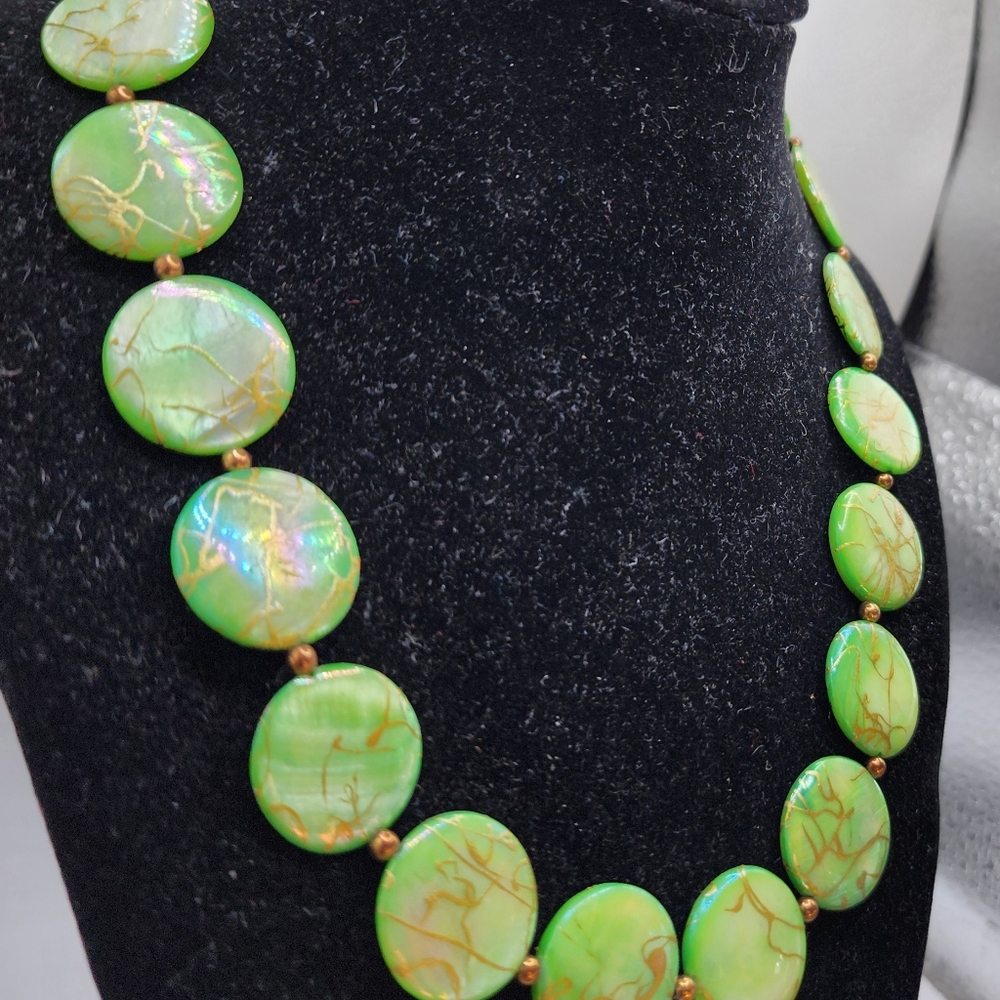 Vintage Mother of pearl necklace Green Circle Disks with Gold tone Beads 16" - Picture 3 of 5